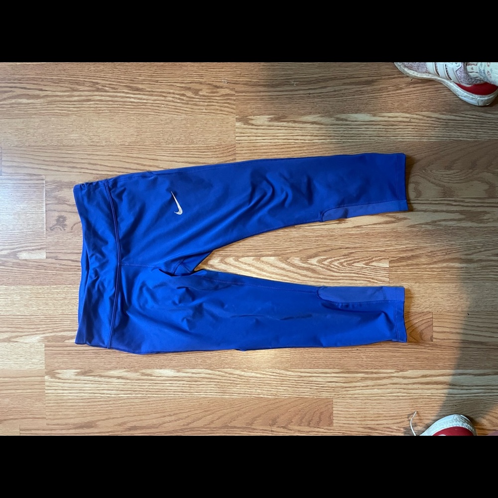 Medium dri fit Nike leggings. Lightly worn. Great color, sweat and squat proof